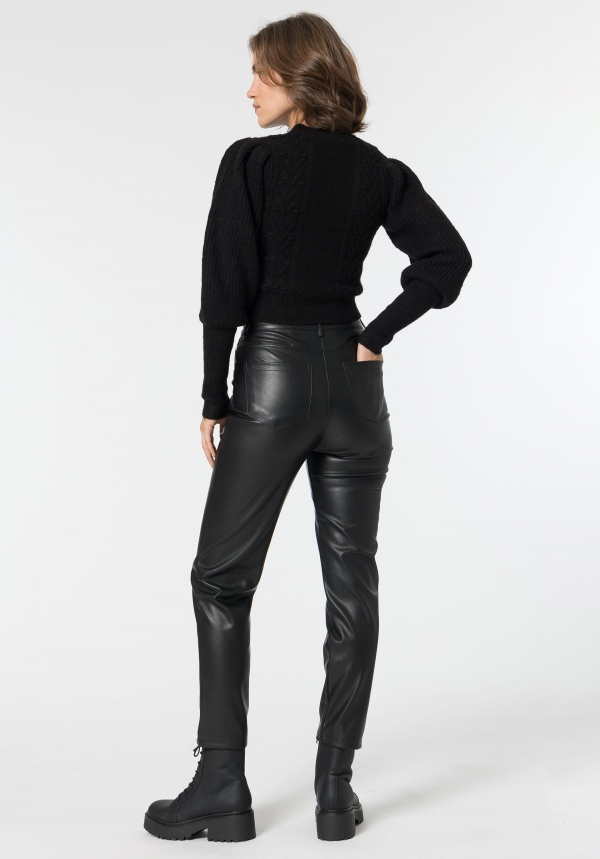 PANTALÓN MOM EFECTO PIEL NEGRO 2