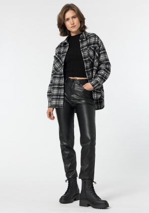 PANTALÓN MOM EFECTO PIEL NEGRO